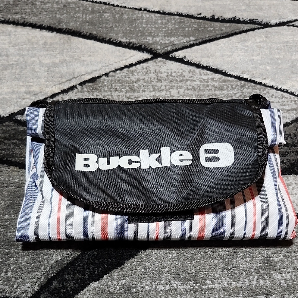 BUCKLE PORTABLE STRIPED PICNIC BLANKET CARRY HANDLE